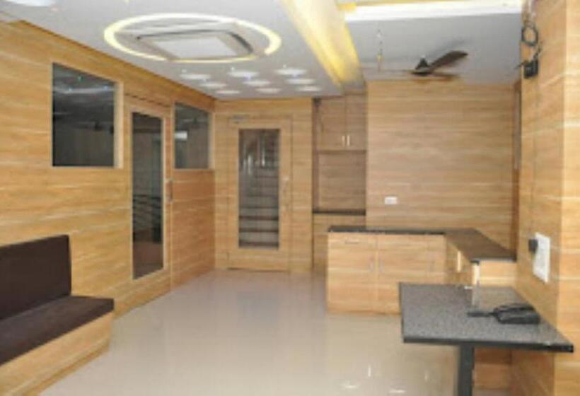 فندق Rich Palace, Jalgaon