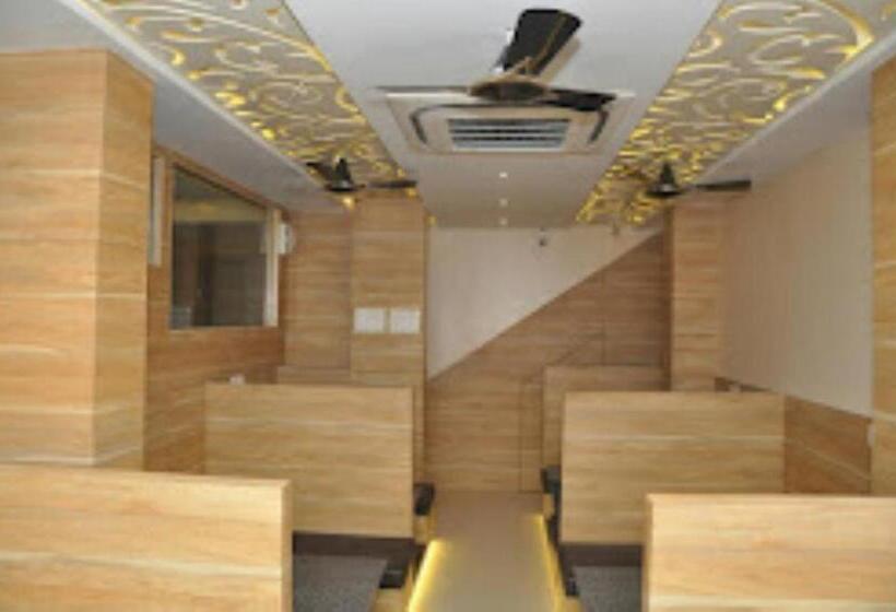 فندق Rich Palace, Jalgaon