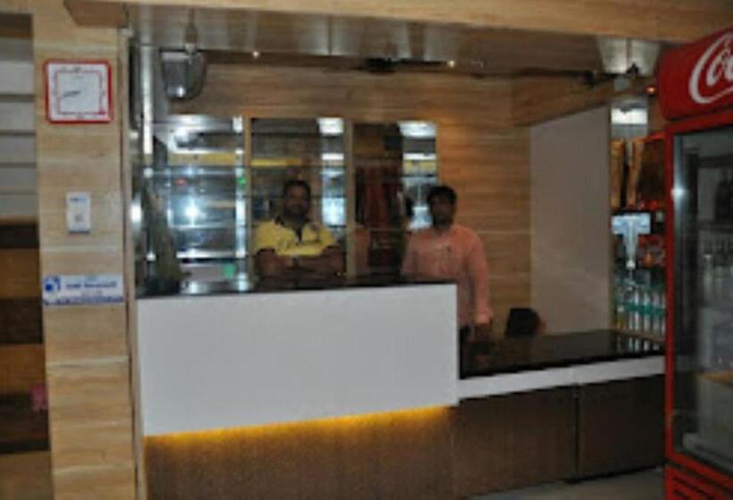 فندق Rich Palace, Jalgaon