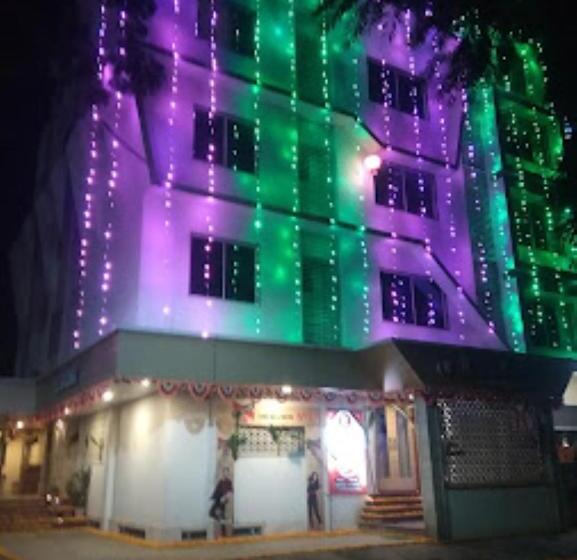 فندق Rich Palace, Jalgaon