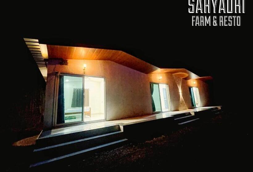 בית מלון כפרי Sahyadri Agro Farm & Resto