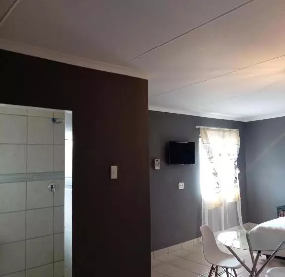 ペンション Zihlalele 24hours Guest House
