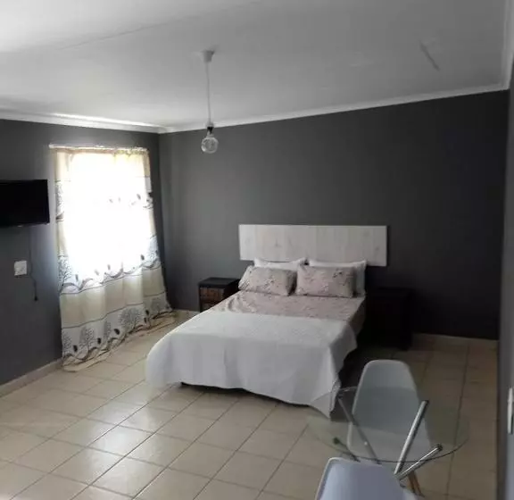 ペンション Zihlalele 24hours Guest House
