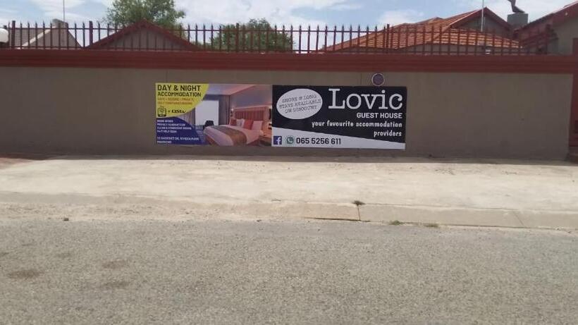 تختخواب و صبحانه Lovic Guest House +27655256611