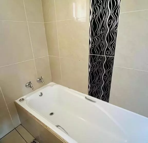 Aamiaismajoitus (B&B) Lovic Guest House +27655256611