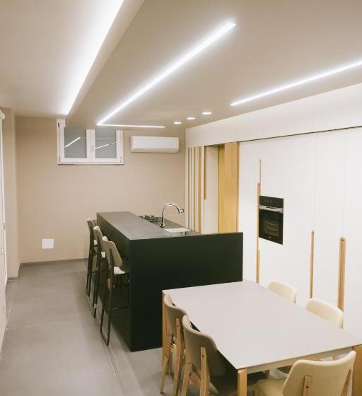 ベッドアンドブレックファースト Suave Luxury Room