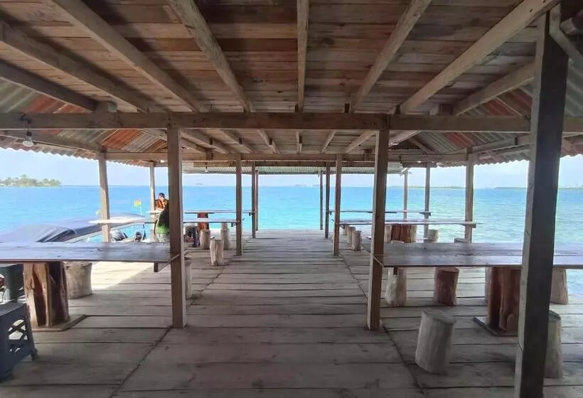 Cabañas Sobre El Mar En Guna Yala