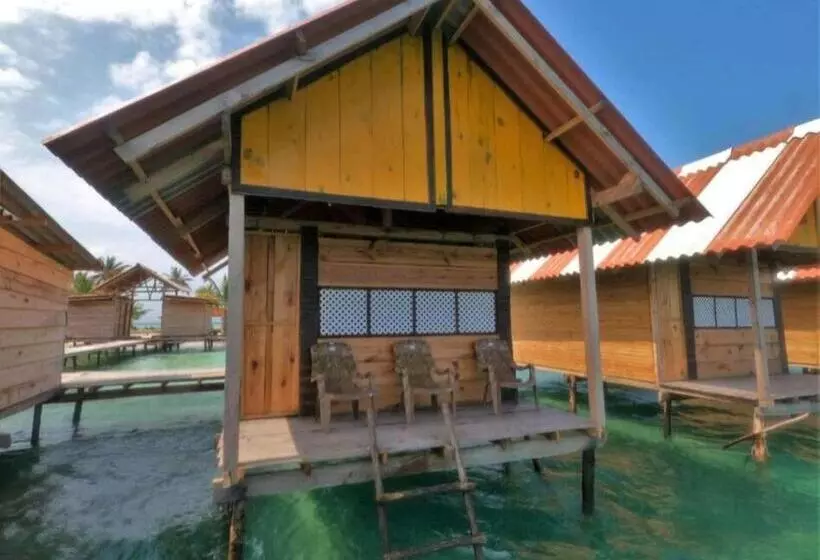 Cabañas Sobre El Mar En Guna Yala