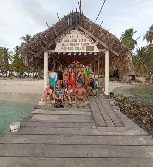 Cabañas Sobre El Mar En Guna Yala