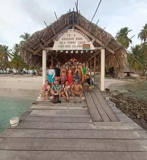 Cabañas Sobre El Mar En Guna Yala