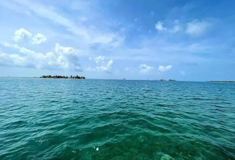 Cabañas Sobre El Mar En Guna Yala