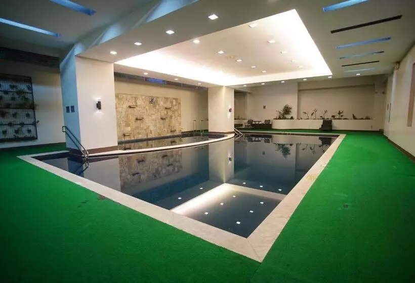 Goldland Millenia Suites 3020
