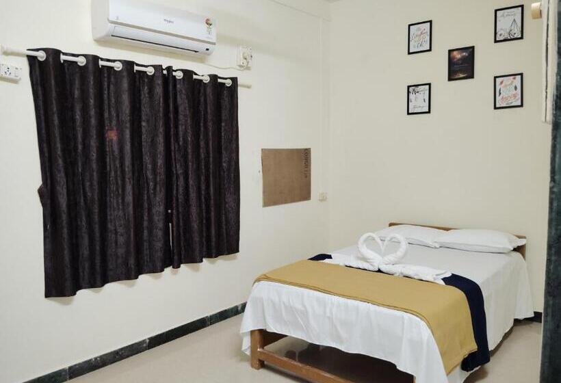 Отель Sai Sheetal Beach House