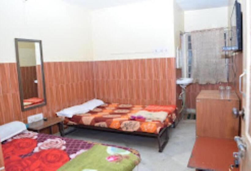 酒店 Savitri Deoghar