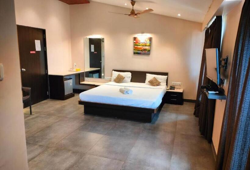 Hotel Strawberry Inn, Mahabaleshwar