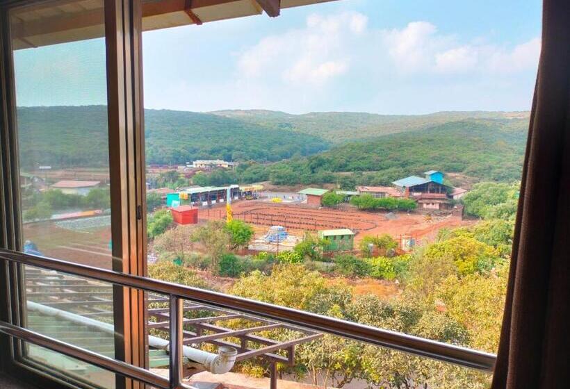 Hotel Strawberry Inn, Mahabaleshwar