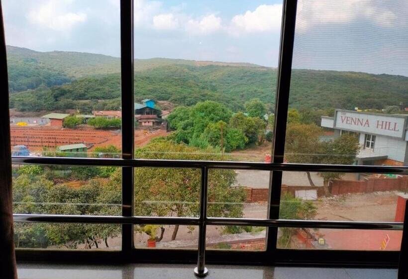 Hotel Strawberry Inn, Mahabaleshwar