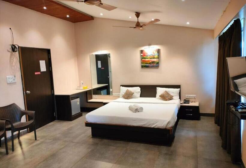 Hotel Strawberry Inn, Mahabaleshwar