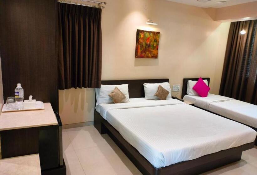 Hotel Strawberry Inn, Mahabaleshwar