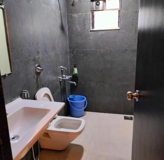 Hotel Strawberry Inn, Mahabaleshwar