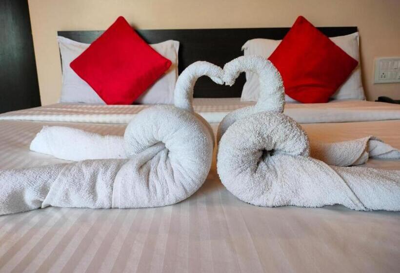 Hotel Strawberry Inn, Mahabaleshwar