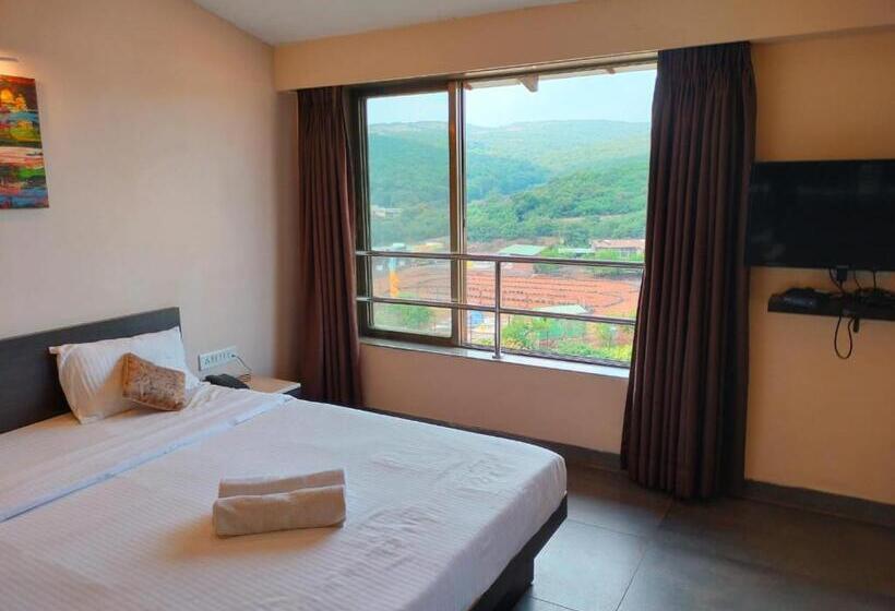 Hotel Strawberry Inn, Mahabaleshwar