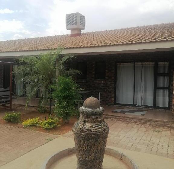 فندق The Wild Pig Lodge