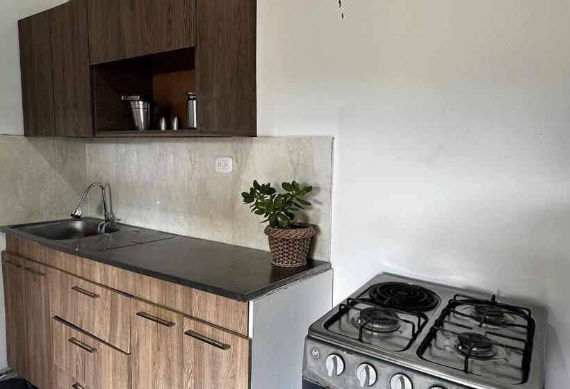 פנסיון Avatar Mountain Retreat