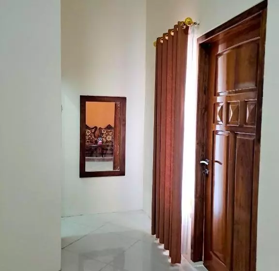 Pensione Kresna Guesthouse Pacitan