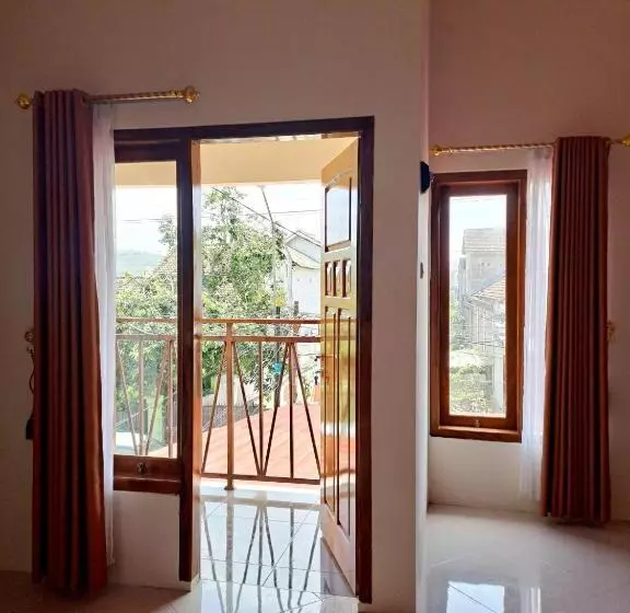 Pensione Kresna Guesthouse Pacitan