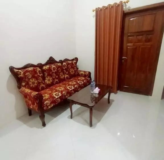 Pensione Kresna Guesthouse Pacitan