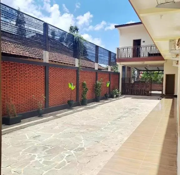 Pensione Kresna Guesthouse Pacitan