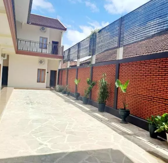 Pensione Kresna Guesthouse Pacitan