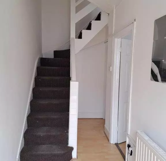 Majatalo Double Room Near London Seven Kings Train Station