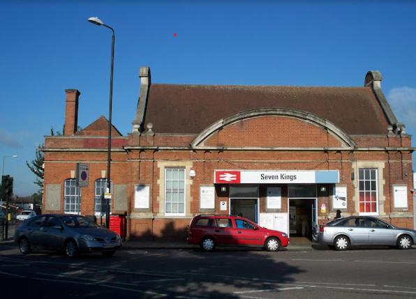 بنسيون Double Room Near London Seven Kings Train Station