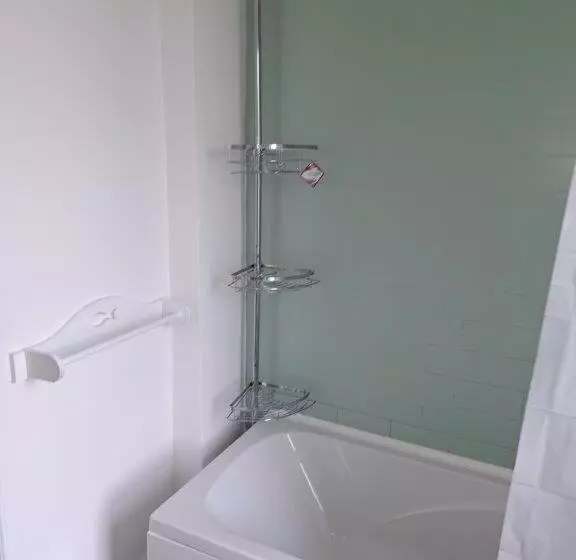 Majatalo Double Room Near London Seven Kings Train Station