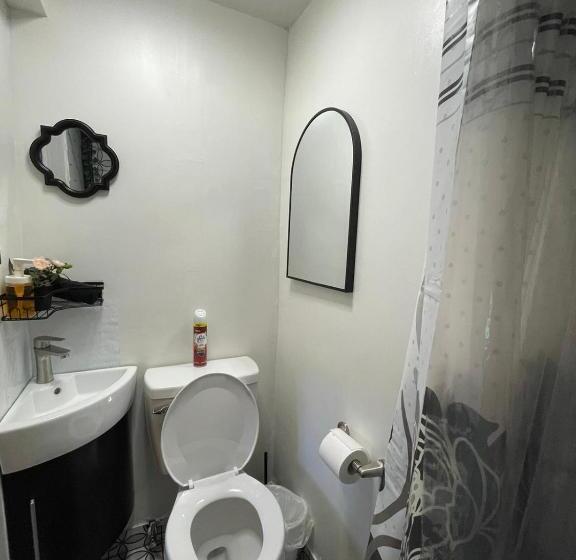 펜션 Petite Guesthouse With Kitchenette And Private Bathroom