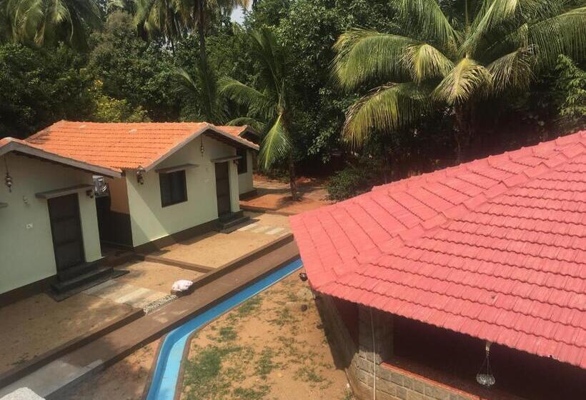 Leo Comforts River Side Resort