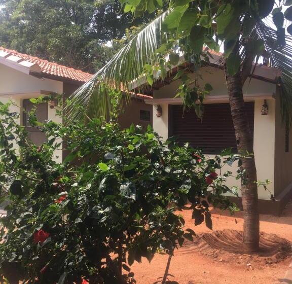 Leo Comforts River Side Resort