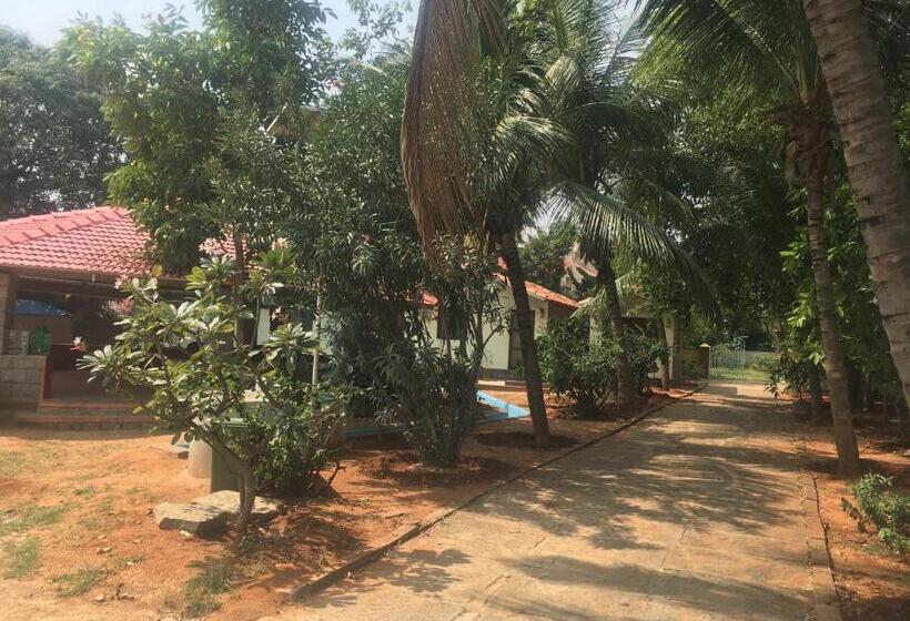 Leo Comforts River Side Resort