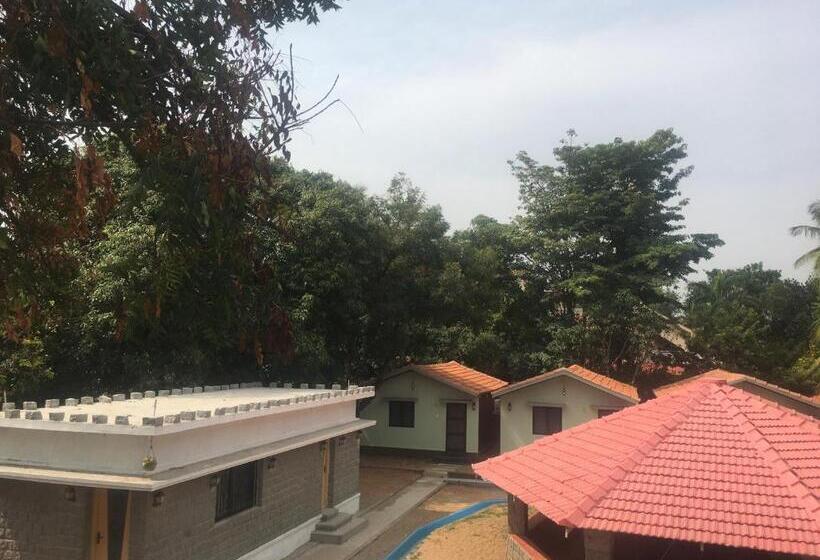 Leo Comforts River Side Resort