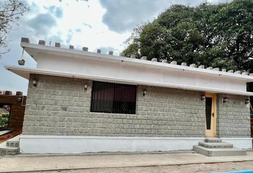 Leo Comforts River Side Resort