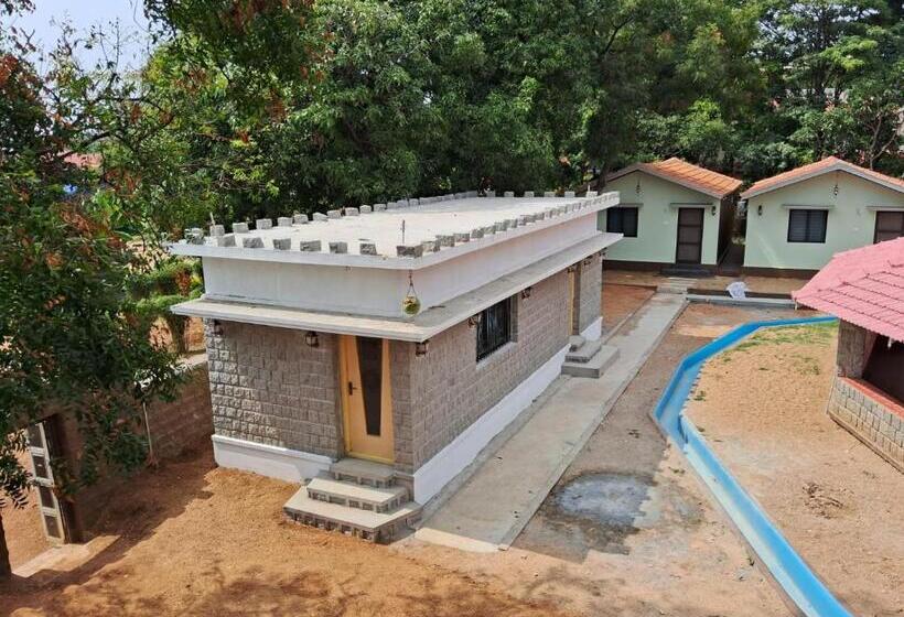 Leo Comforts River Side Resort