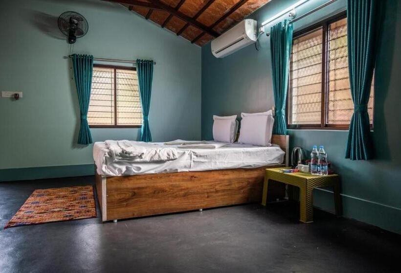 Leo Comforts River Side Resort