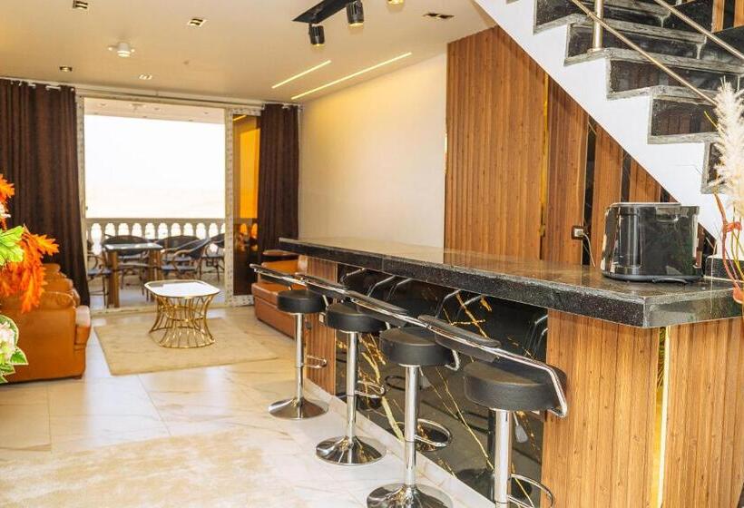 هاستل White Pyramids Inn