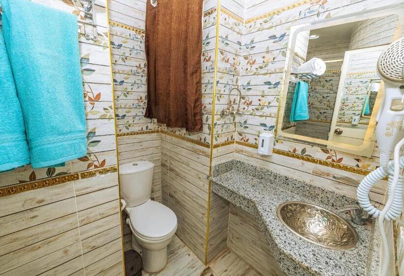 هاستل White Pyramids Inn