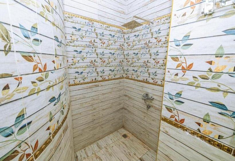 هاستل White Pyramids Inn