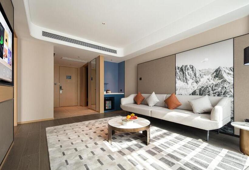 Atour Hotel Meizhou West Station R&f Center