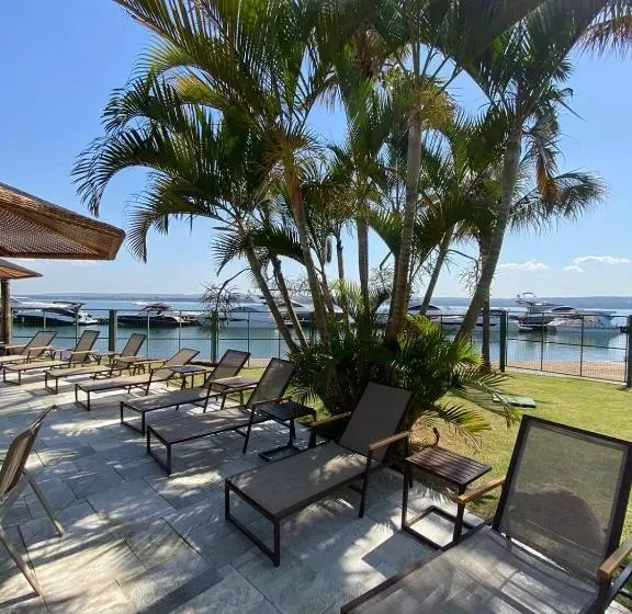 Flat Lake Side Decoração Retrô