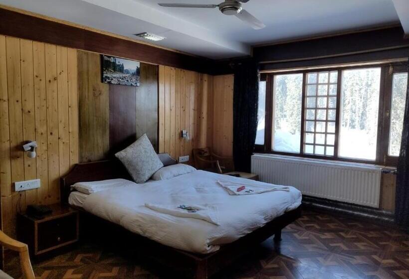Fluorescence Hotel And Restaurant Gulmarg